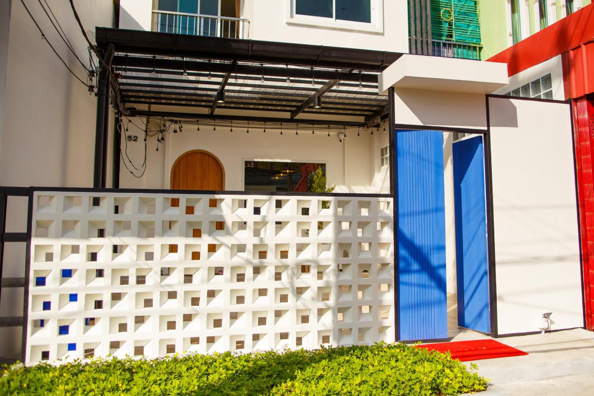 De Blue Door, Hatyai Hat Yai